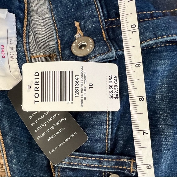 NWT TORRID Mid-Rise Boondock Denim Shorts - Picture 5 of 6